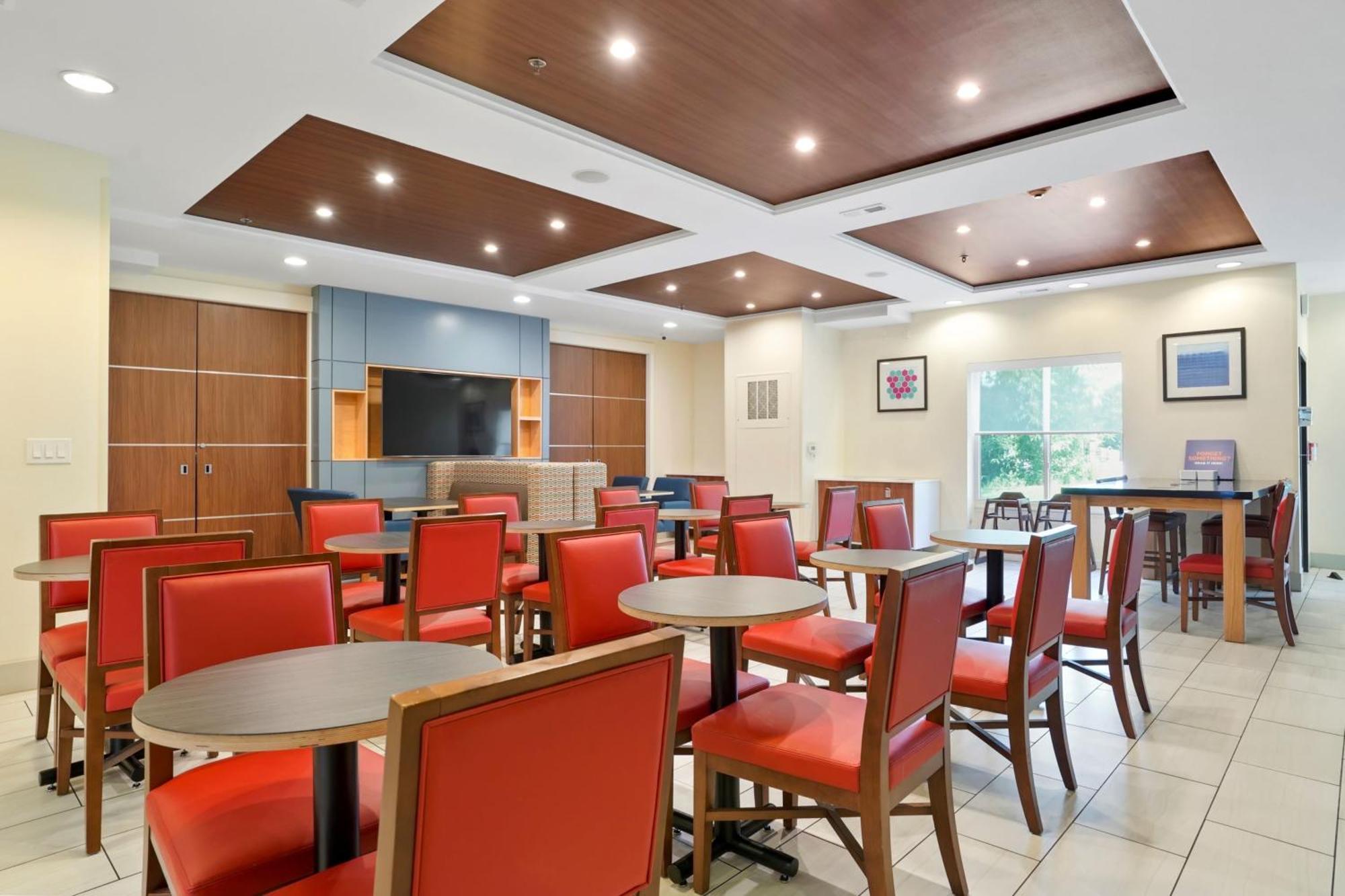 Holiday Inn Express & Suites Denver North - Thornton By Ihg Exterior foto